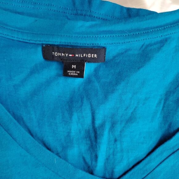 Tommy Hilfiger vneck top M - Picture 2 of 5